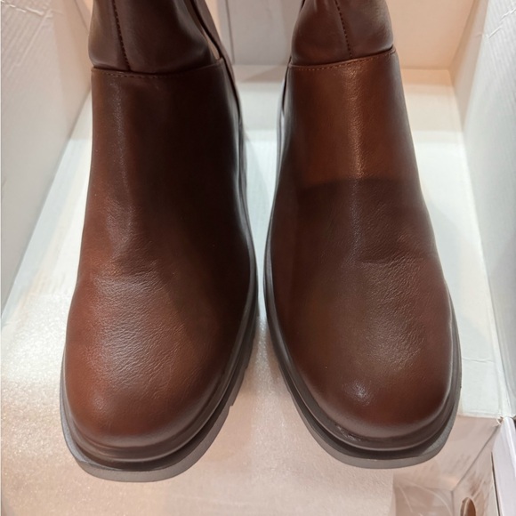 Brown Heeled Boots - Picture 4 of 10